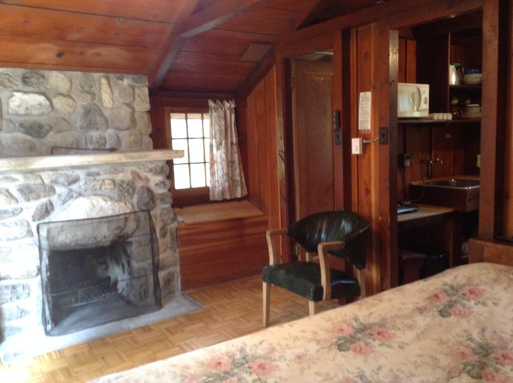 Addison'S Bungalows Brisco Room photo