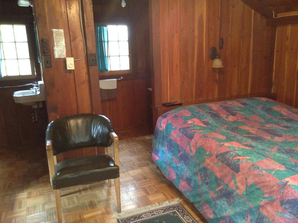 Addison'S Bungalows Brisco Room photo