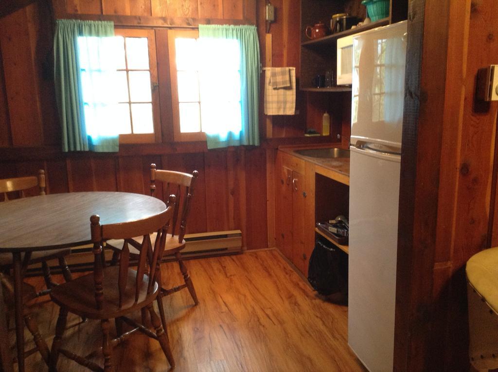 Addison'S Bungalows Brisco Room photo
