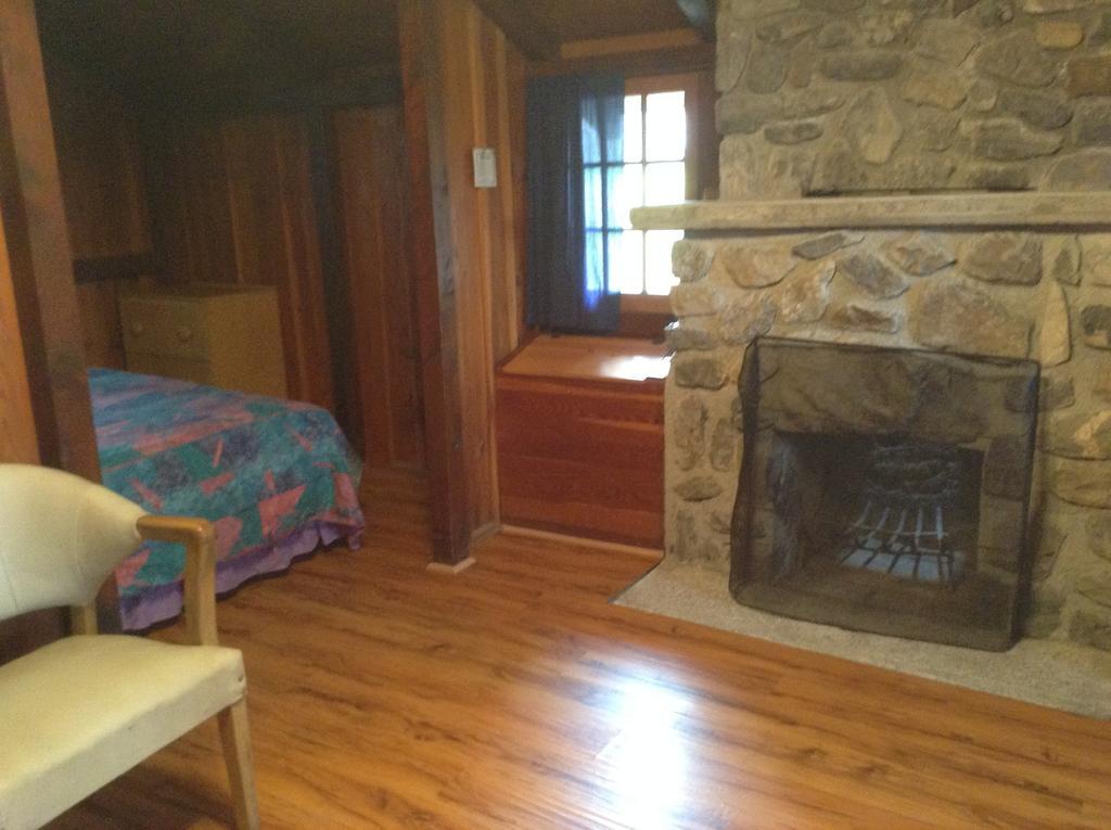 Addison'S Bungalows Brisco Room photo