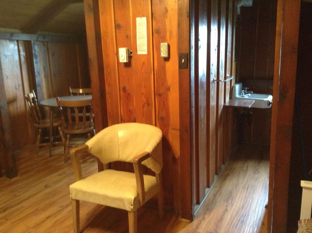 Addison'S Bungalows Brisco Room photo