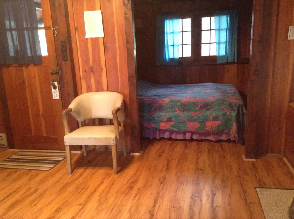 Addison'S Bungalows Brisco Room photo
