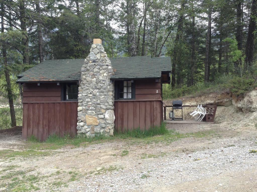 Addison'S Bungalows Brisco Exterior photo